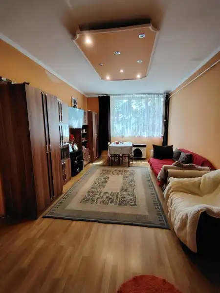 Eladó téglalakás, Dunaújváros 1+1 szoba 45 m² 19.5 M Ft